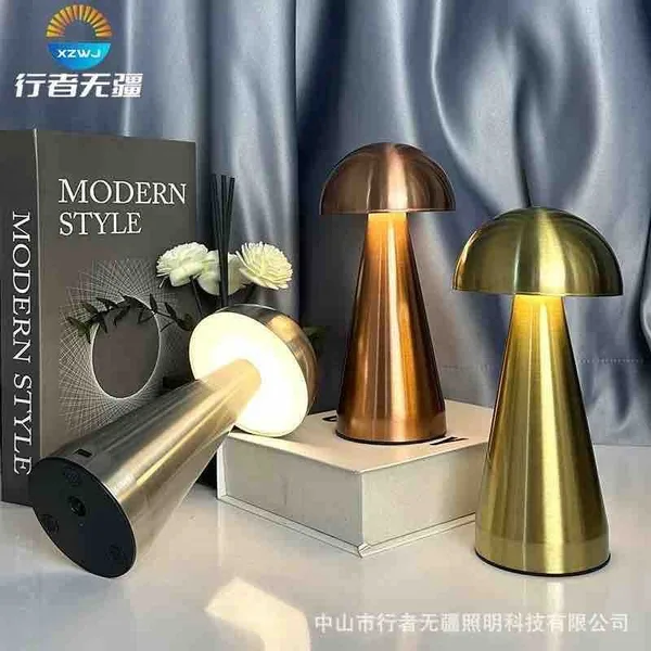 Punjiva metalna stona lampa bez kabla, oblik gljive