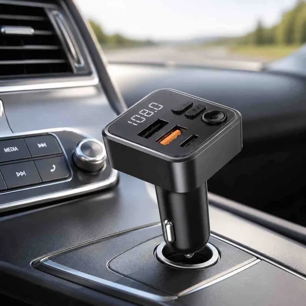 FM transmiter i punjač za auto s USB i USB-C priključkom