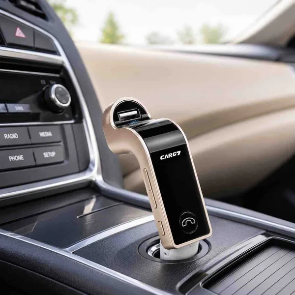 Bluetooth FM transmiter i punjač za auto, zlatno-crni